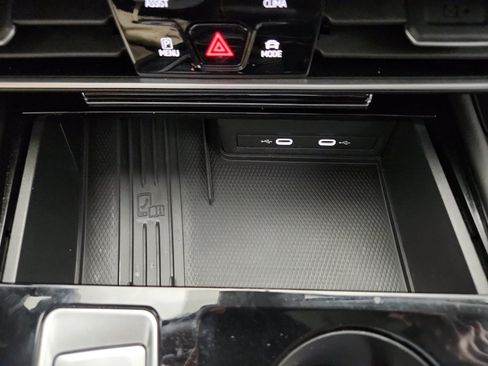 Certified 2025 Volkswagen Atlas Peak Edition SE AWD/4WD image 23