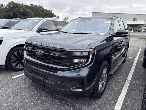 Used 2025 Ford Expedition Active AWD/4WD image 7
