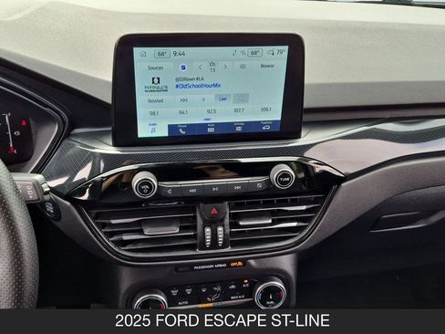 Used 2025 Ford Escape ST-Line AWD/4WD image 25