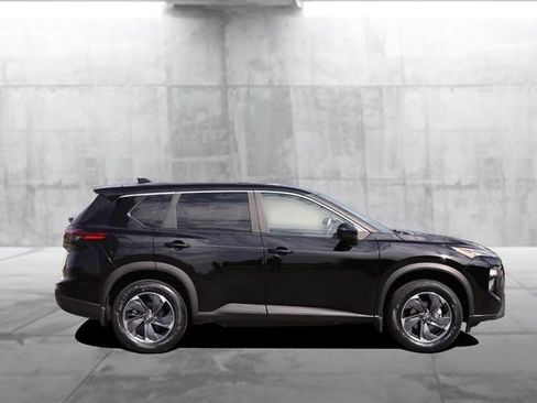 Certified 2026 Nissan Rogue SV FWD image 5
