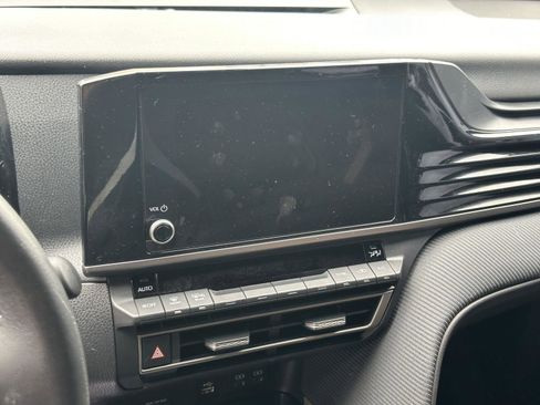 Used 2025 Toyota Camry SE FWD image 11