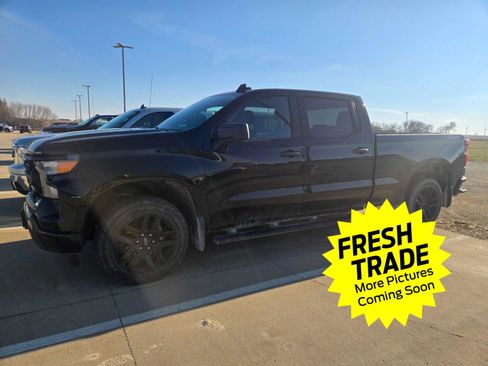 Used 2023 Chevrolet Silverado 1500 Custom image 1