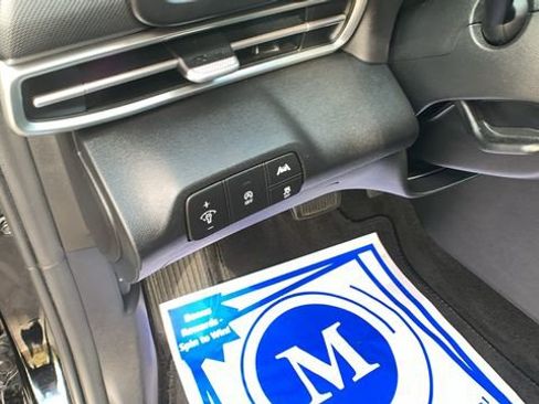 Certified 2023 Hyundai Elantra SE image 11