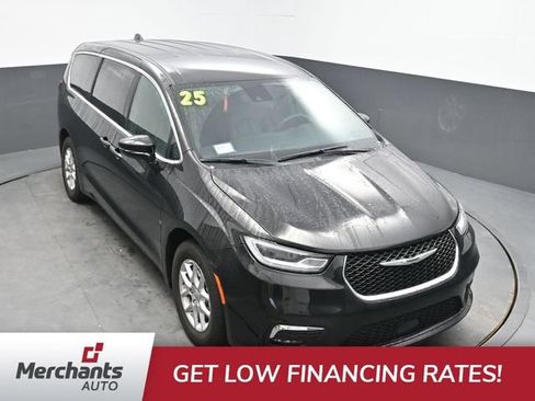 Used 2025 Chrysler Pacifica Select FWD image 33