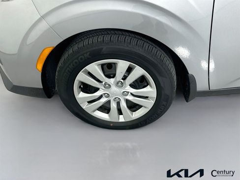 Certified 2022 Kia Soul LX FWD image 28