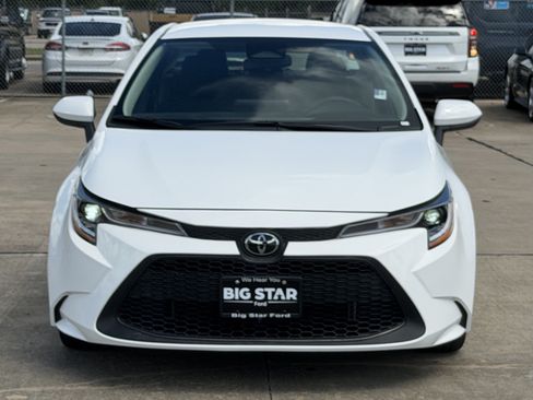 Used 2025 Toyota Corolla LE FWD image 10