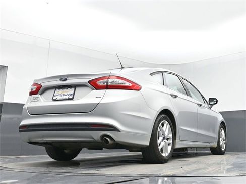 Used 2016 Ford Fusion SE image 45