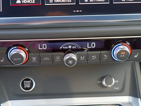 Certified 2025 Audi Q3 2.0T Premium w/ Convenience Package image 16