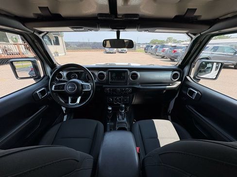 Used 2019 Jeep Wrangler Unlimited Sahara AWD/4WD image 11