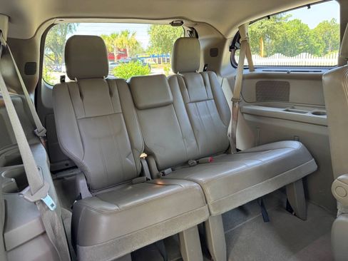 Used 2013 Chrysler Town & Country Touring-L w/ Entertainment Group #2 FWD image 32