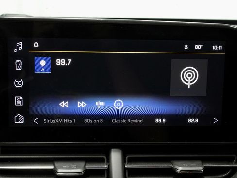 Used 2025 Chevrolet Trax LT FWD image 3