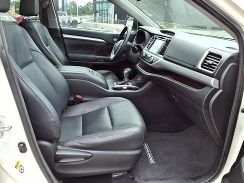 Used 2014 Toyota Highlander XLE FWD image 20