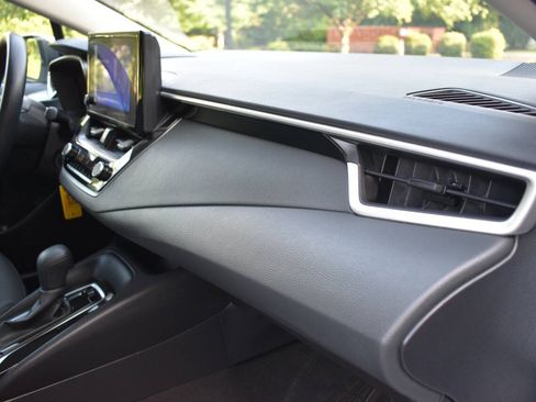 Used 2025 Toyota Corolla LE FWD image 22