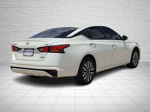 Used 2024 Nissan Altima 2.5 SV AWD/4WD image 4