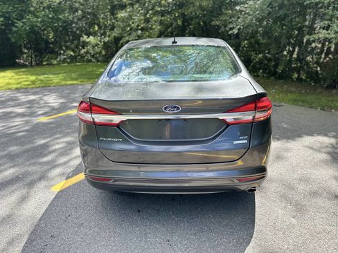Used 2017 Ford Fusion SE w/ Fusion SE Technology Package image 6