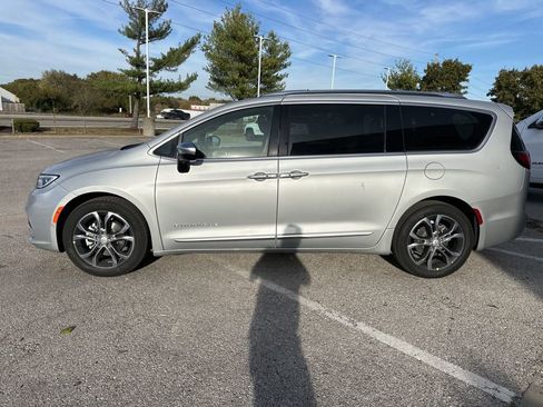 New 2026 Chrysler Pacifica Pinnacle w/ Trailer Tow Group image 18