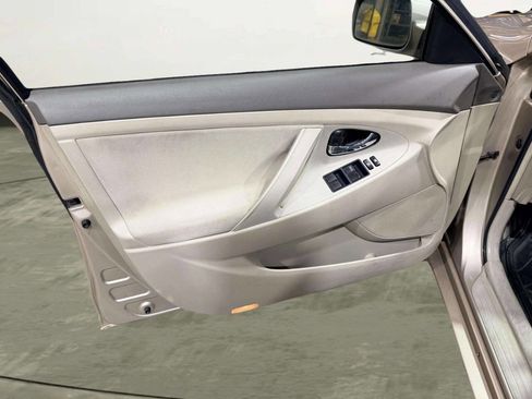 Used 2007 Toyota Camry LE image 9