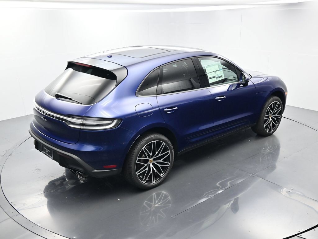 Certified 2025 Porsche Macan AWD/4WD image 40
