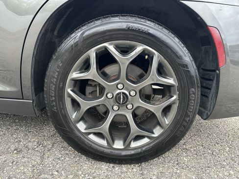 Used 2018 Chrysler 300 S w/ 300S Premium Group AWD/4WD image 10