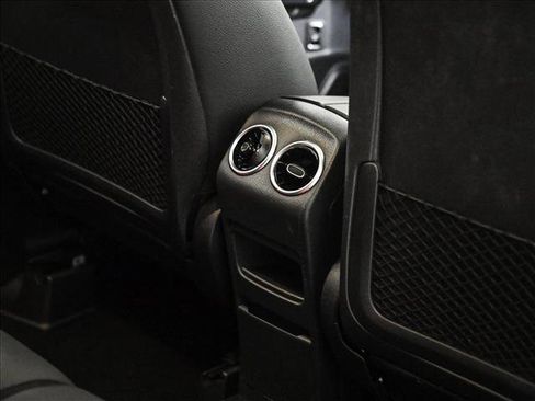 Used 2022 Mercedes-Benz GLB 35 AMG 4MATIC image 19