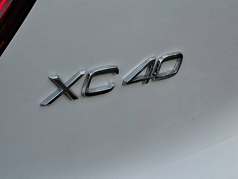 Used 2025 Volvo XC40 B5 Core AWD/4WD image 19