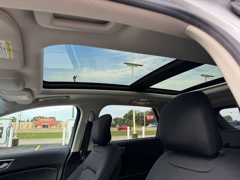 Used 2016 Ford Edge SEL w/ Canadian Touring Package AWD/4WD image 8
