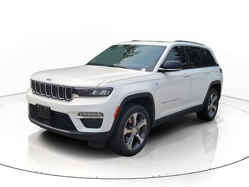 Used 2023 Jeep Grand Cherokee 4WD 4xe image 2