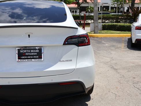 Used 2022 Tesla Model Y Performance AWD/4WD image 16