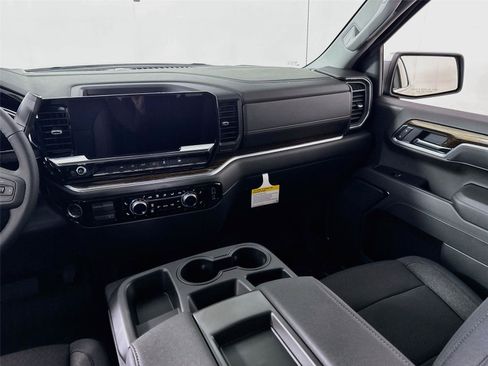 New 2026 GMC Sierra 1500 SLE w/ Preferred Package AWD/4WD image 16