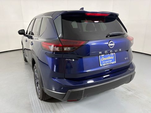Used 2024 Nissan Rogue SV FWD image 6