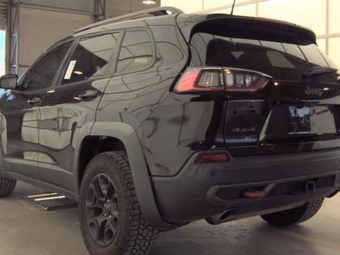 Used 2019 Jeep Cherokee Trailhawk image 3