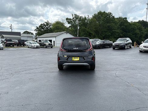 Used 2024 Kia Soul LX w/ Option Group 015 FWD image 3
