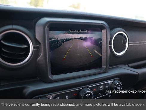 Used 2022 Jeep Wrangler Unlimited Sahara w/ Cold Weather Group image 17