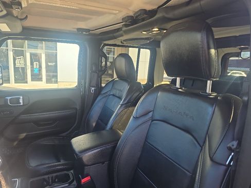 Used 2022 Jeep Wrangler Unlimited Sahara w/ Cold Weather Group AWD/4WD image 13