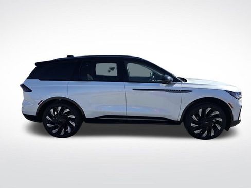 New 2026 Lincoln Nautilus Reserve w/ Jet Appearance Package image 2