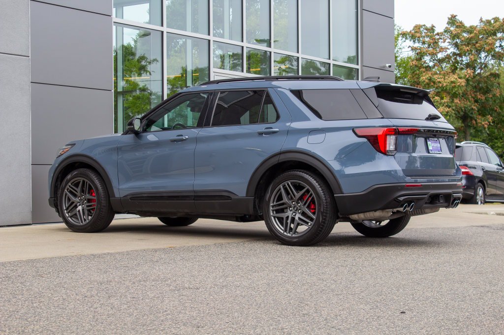 Used 2025 Ford Explorer ST AWD/4WD image 8