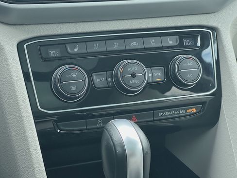 Used 2021 Volkswagen Atlas SEL Premium image 21