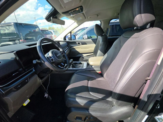 Used 2025 Kia Carnival FWD image 8