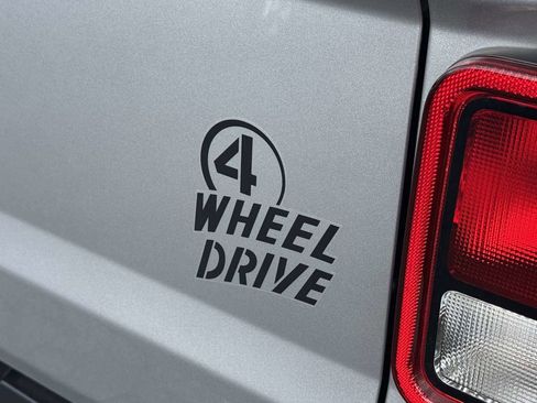 Used 2021 Jeep Gladiator Sport image 15