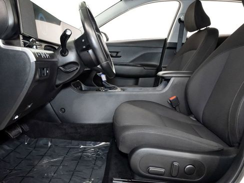 Used 2025 Hyundai Kona SEL FWD image 11