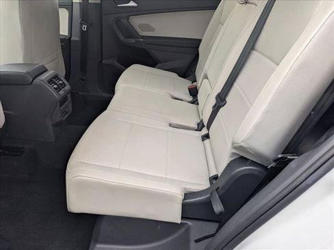 Used 2020 Volkswagen Tiguan SE w/ 3rd Row Seat Package AWD/4WD image 17