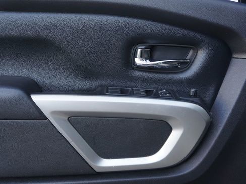 Used 2018 Nissan Titan SV w/ SV Convenience Package image 27