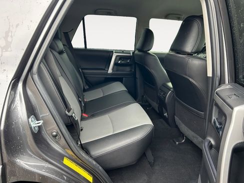 Used 2022 Toyota 4Runner SR5 Premium image 11
