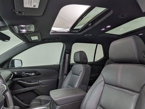 Used 2023 Chevrolet Traverse RS image 3