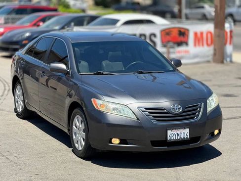 Used 2007 Toyota Camry XLE FWD image 2