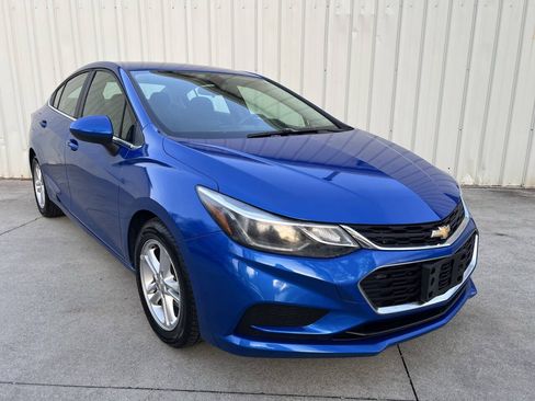 Used 2017 Chevrolet Cruze LT FWD image 1