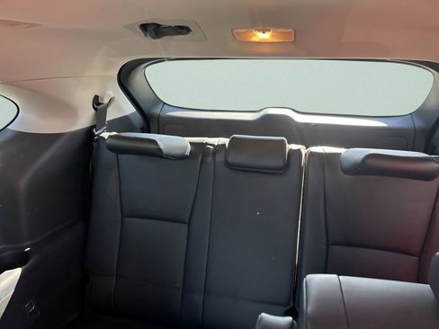 Used 2023 Toyota Highlander XLE AWD/4WD image 18