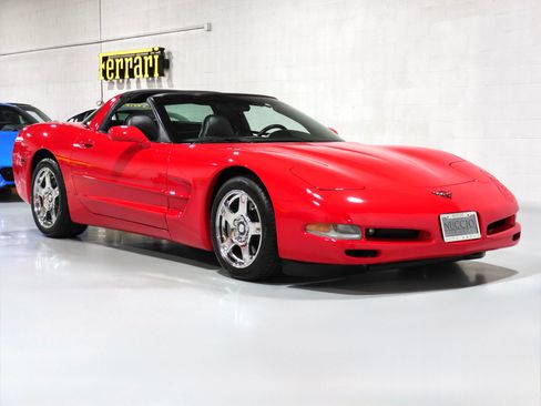 Used 1997 Chevrolet Corvette Coupe w/ Memory Pkg RWD image 44