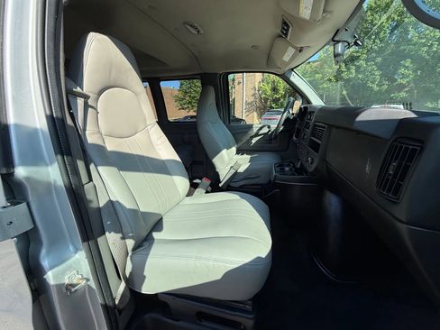 Used 2015 GMC Savana 3500 LT w/ LT Preferred Equipment Group image 12