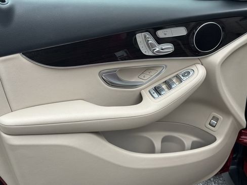 Certified 2022 Mercedes-Benz GLC 300 image 11